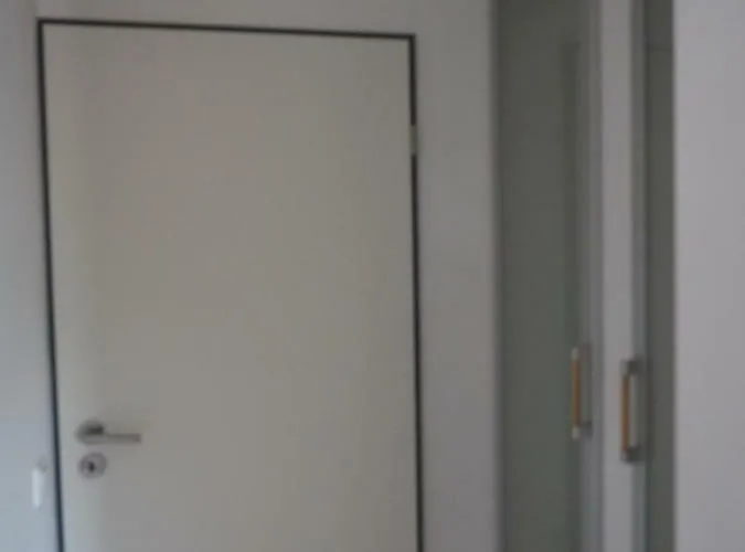 B8 - Just A Private 뒤셀도르프