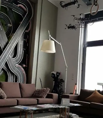 B8 - Just A Private Düsseldorf