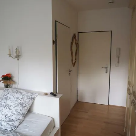 Homestay B8 - Just A Private Accommodation Dusseldorf