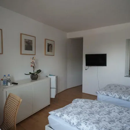 B8 - Just A Private ホームステイ