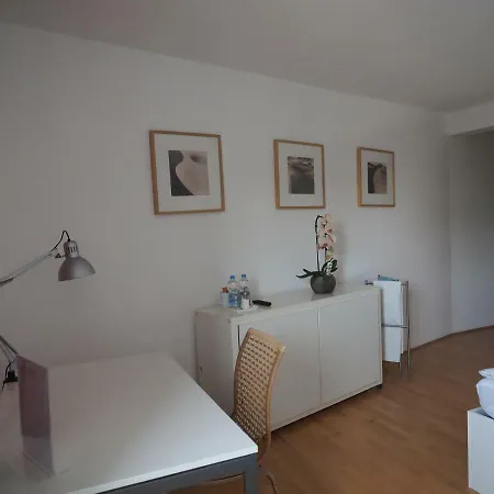 B8 - Just A Private ホームステイ