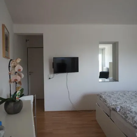 B8 - Just A Private Düsseldorf